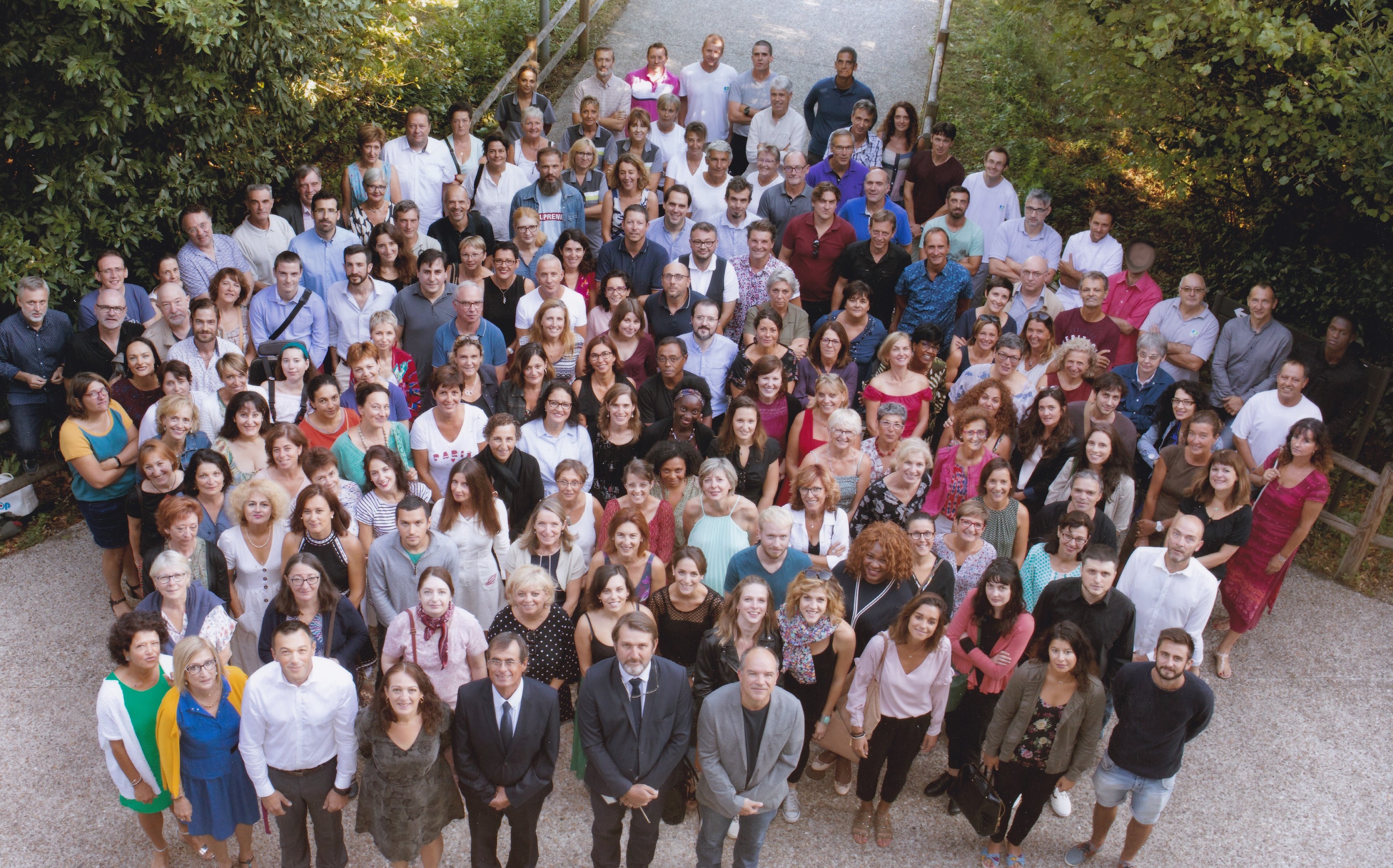 Photo de tout le personnel du lycée